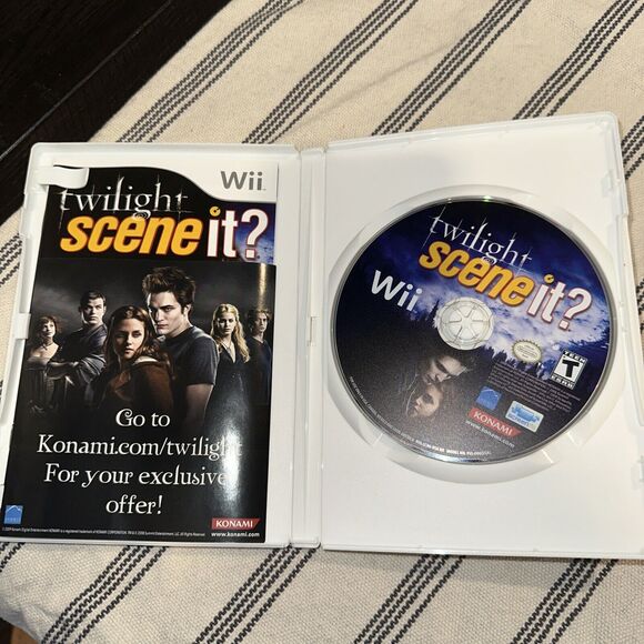 Scene It Twilight (Nintendo Wii, 2009) Manual - Tested and Works - Picture 2 of 3